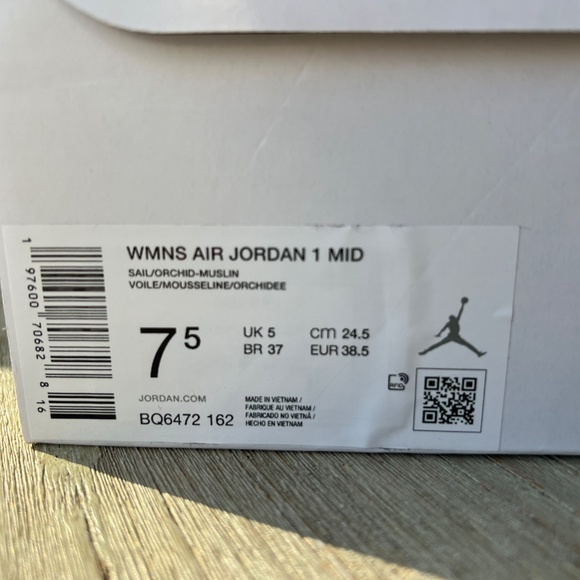 Nike Air Jordan sneaker - Picture 2 of 5